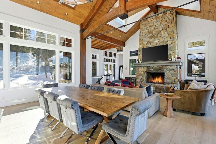 5 Bdrm 5.5 Bath HT - Dining Area & Living Area