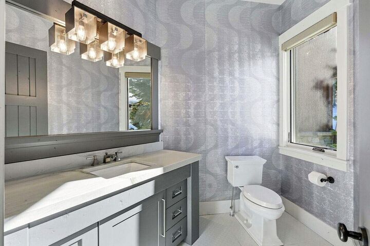 5 Bdrm 5.5 Bath HT - Half Bathroom