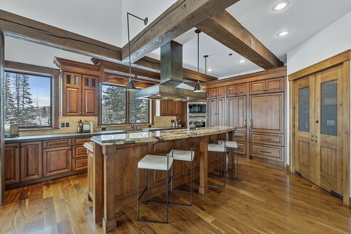 5 Bdrm 7.5 Bath HT - Kitchen