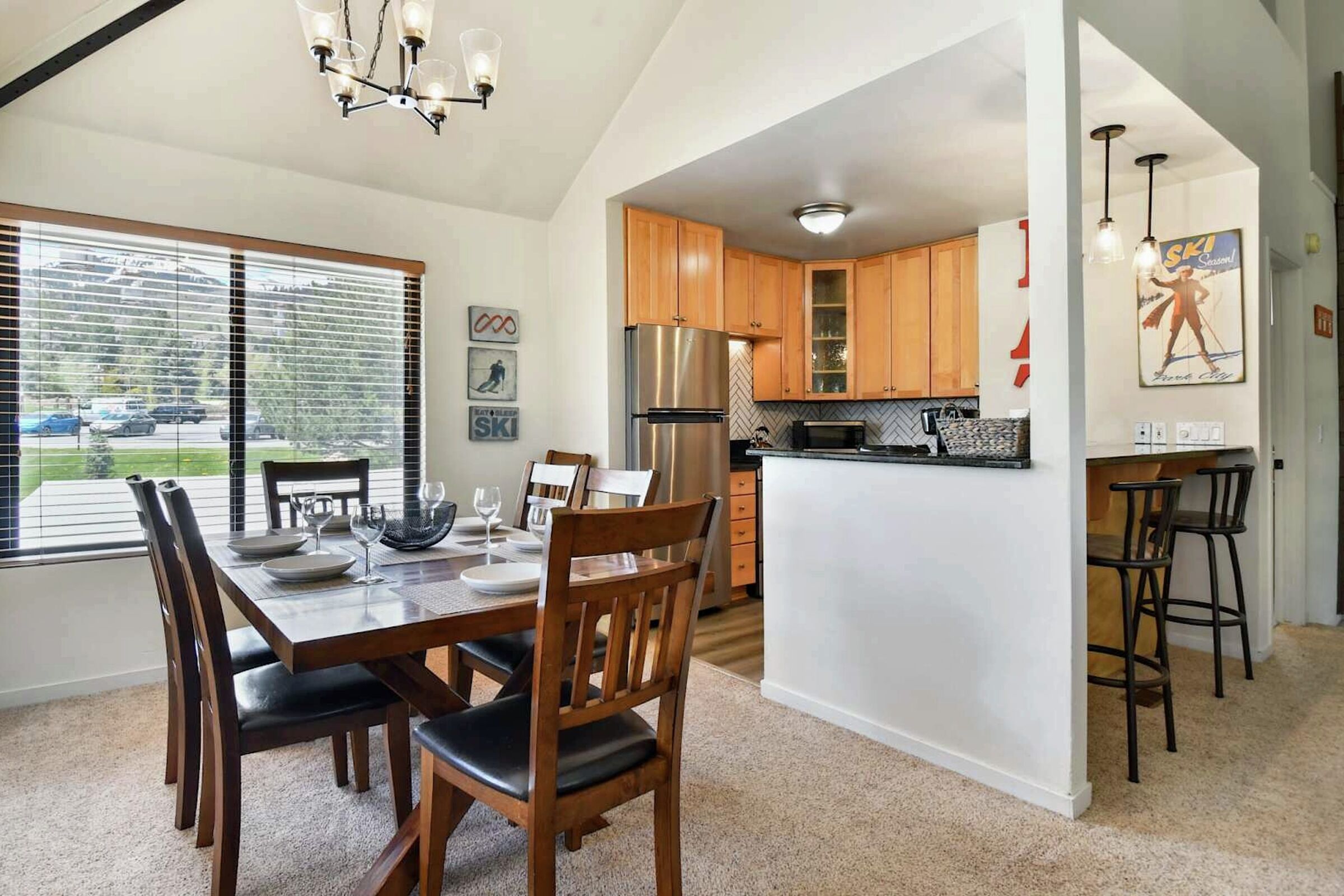 Dining Area & Kitchen