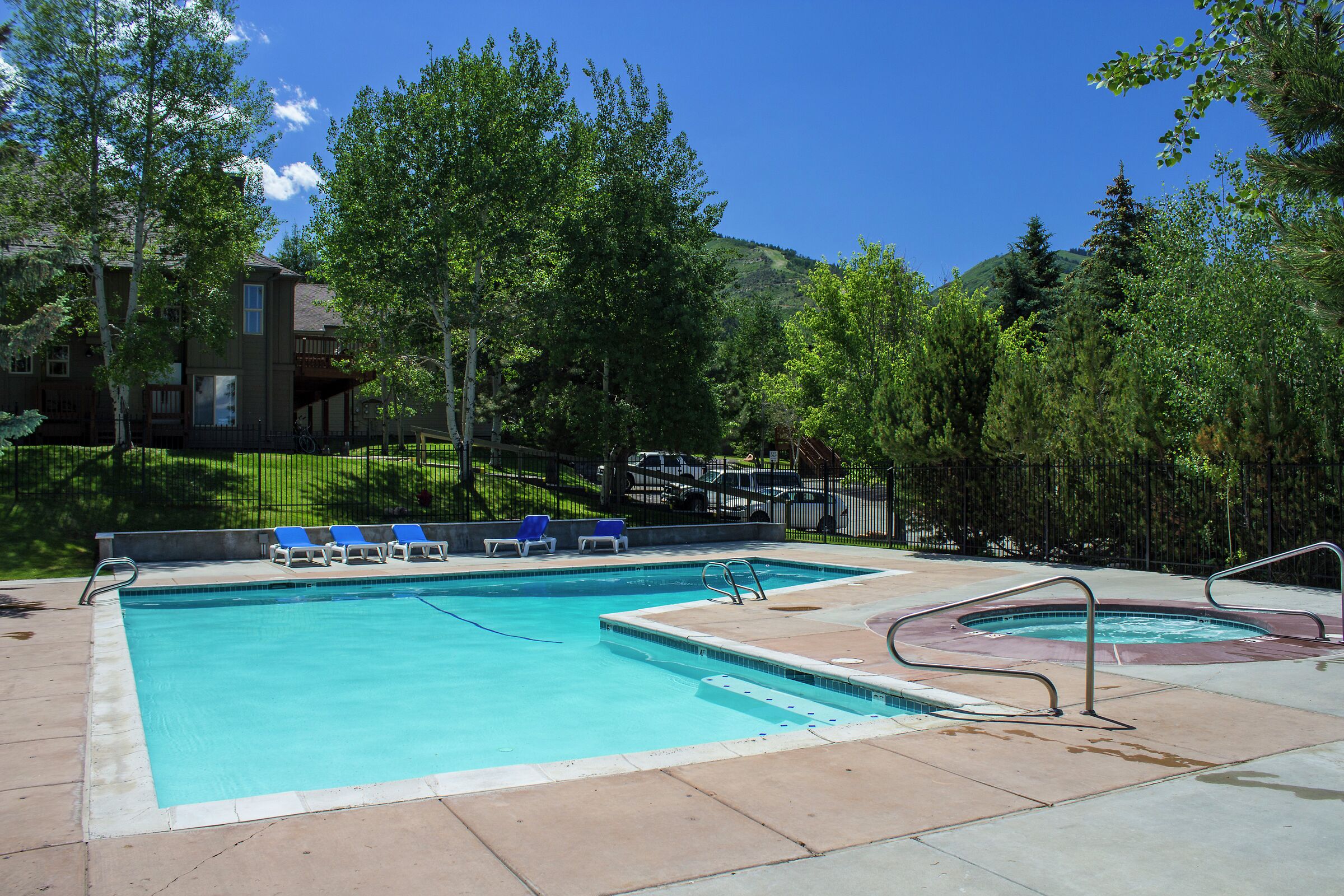 Outdoor Pool & Hot Tub