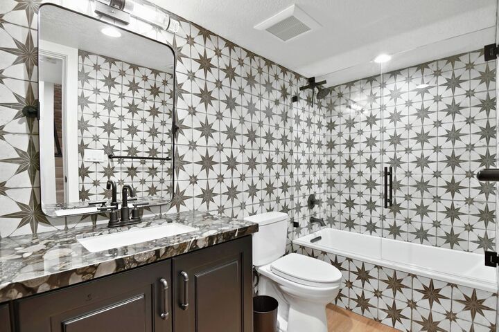 #2236 - Jupiter View - Games Room Bathroom