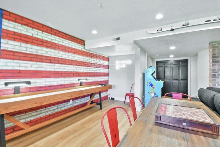 #2236 - Jupiter View - Games Room