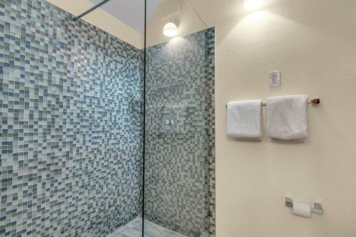 #68 - Red Pine Canopy - Master Ensuite Bathroom