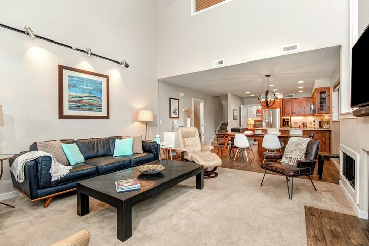 #62 - Navajo Trail Beauty - Living Area