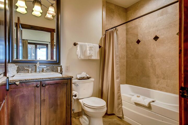 #450ABC - Ensuite Bathroom