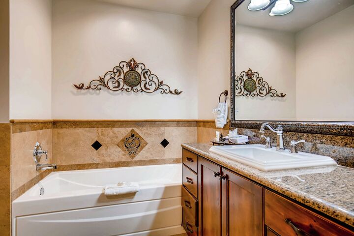 #450ABC - Ensuite Bathroom