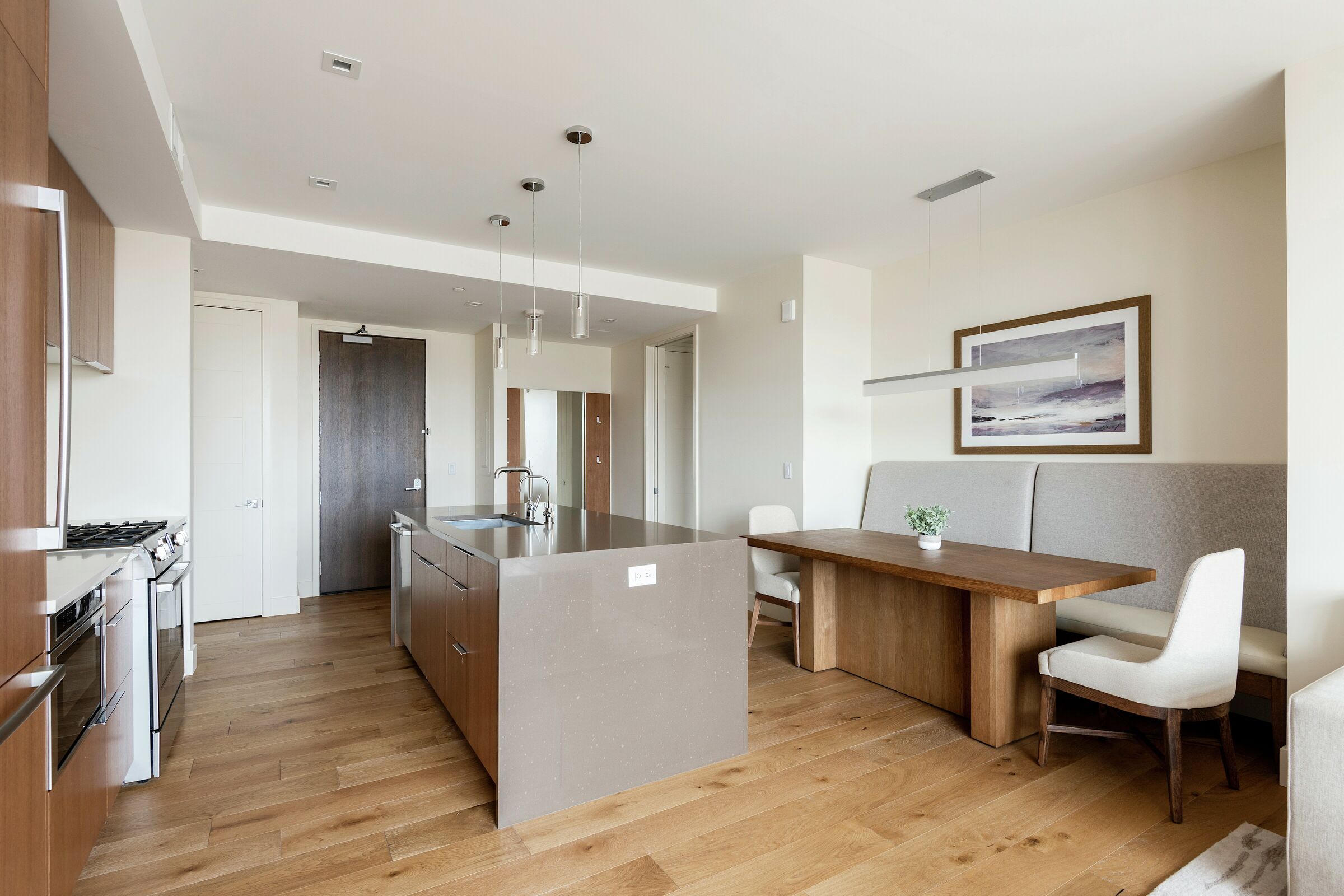 #412 - Kitchen & Dining Room
