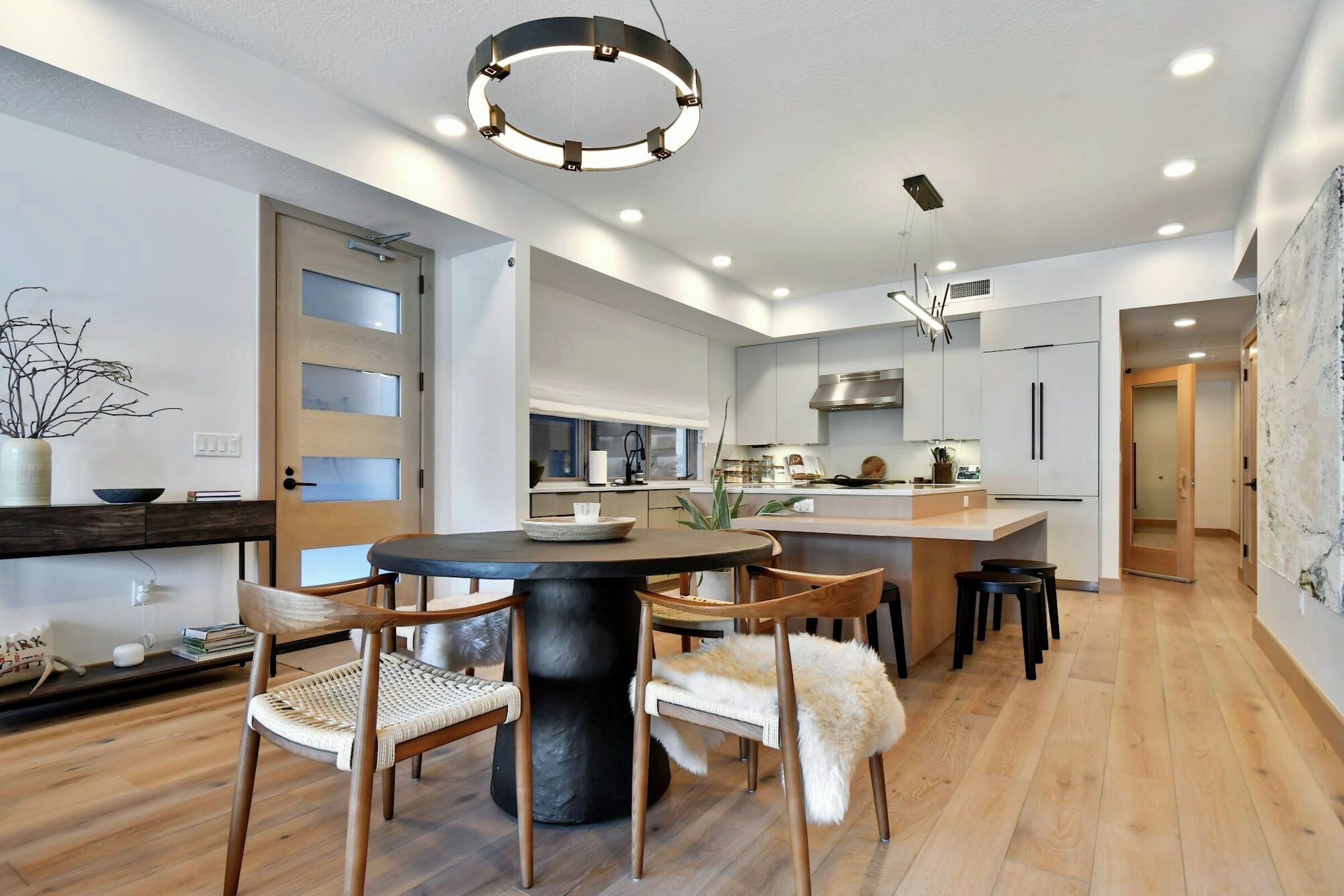 #102C - Dining Area & Kitchen