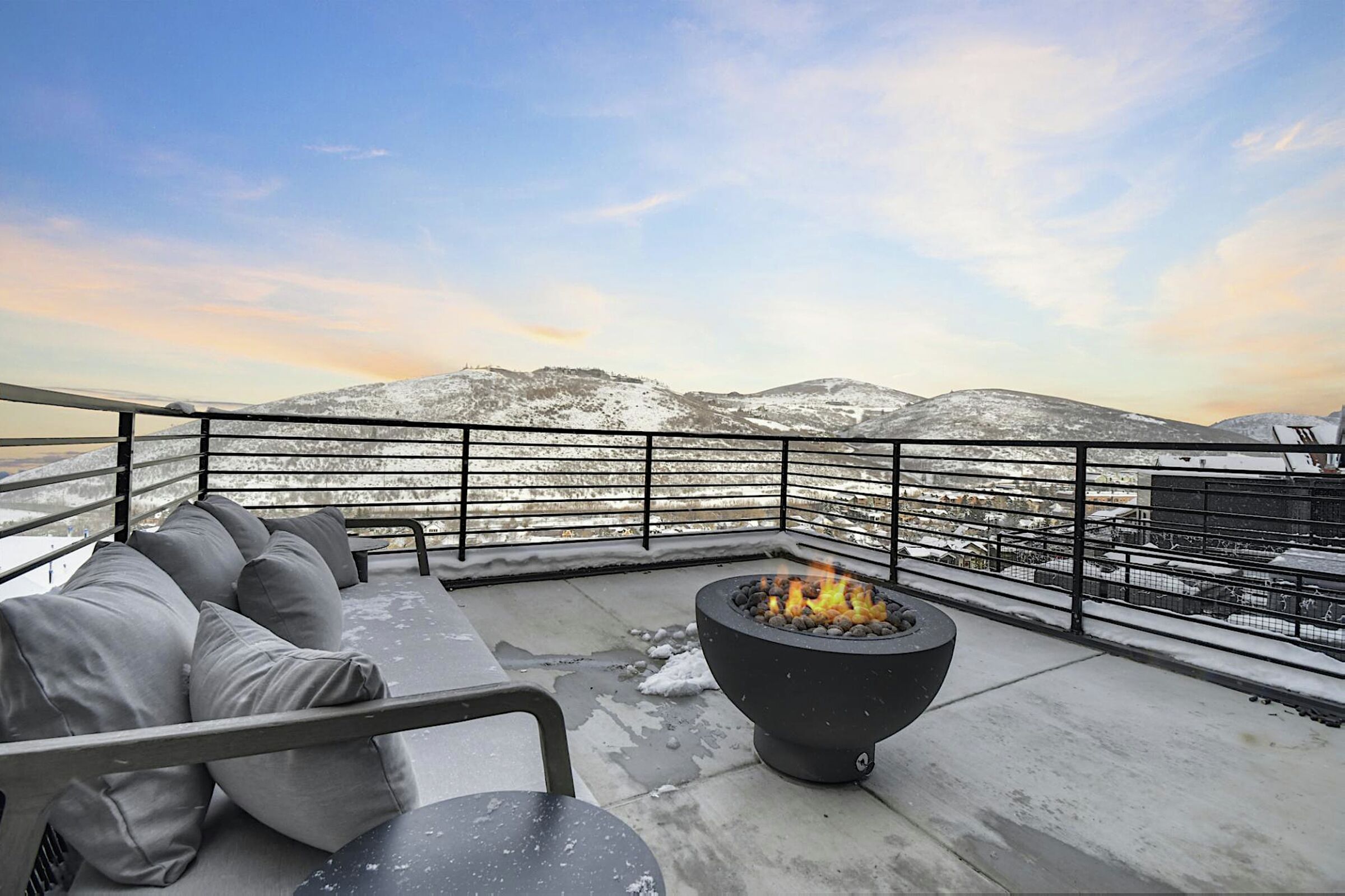Balcony with Fire Pit