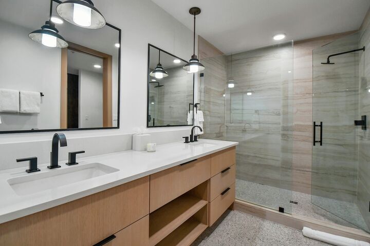 #201C - Bathroom