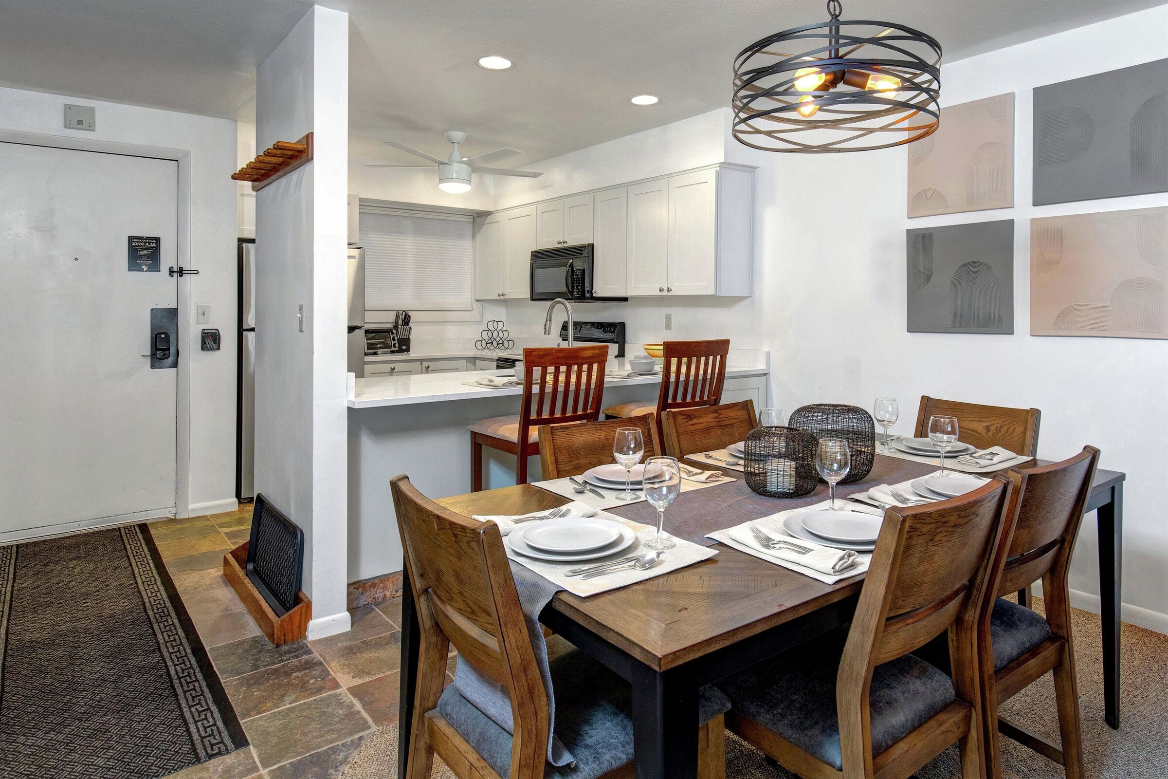 Dining Area & Kitchen