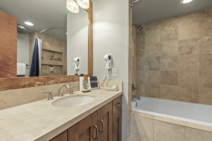 #140 - Master Ensuite Bathroom