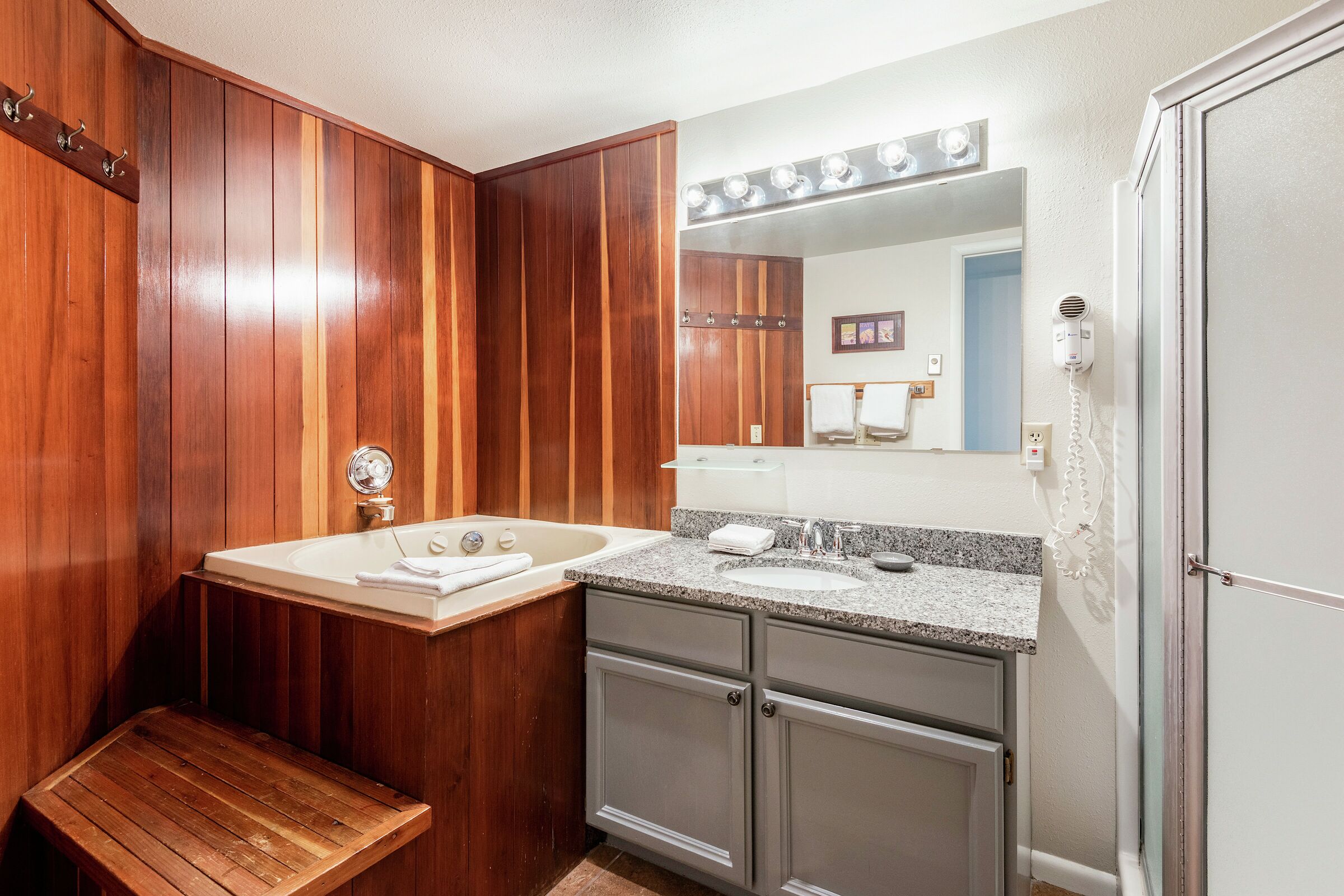 #012 - Bathroom