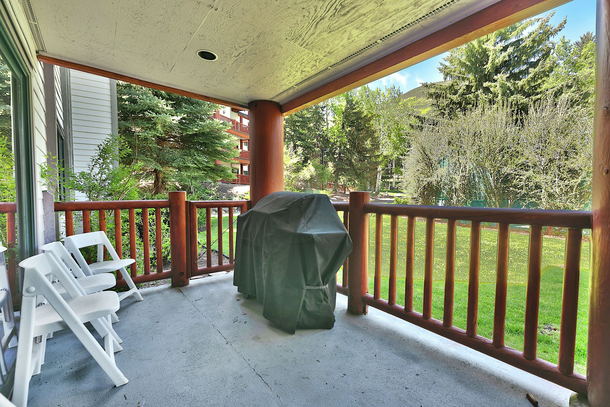 #010 - Balcony with BBQ