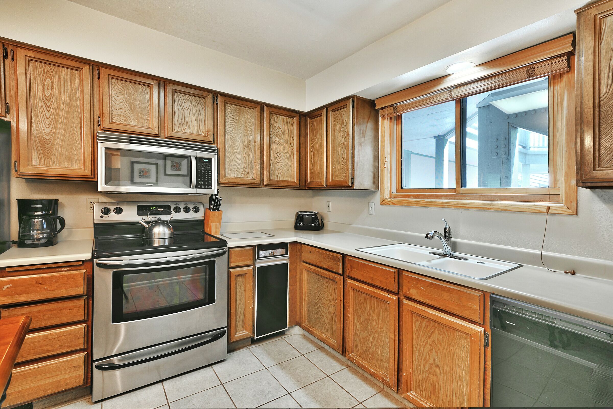 #010 - Kitchen