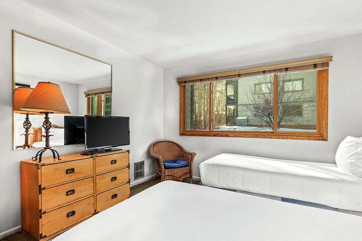 #065 - Bedroom