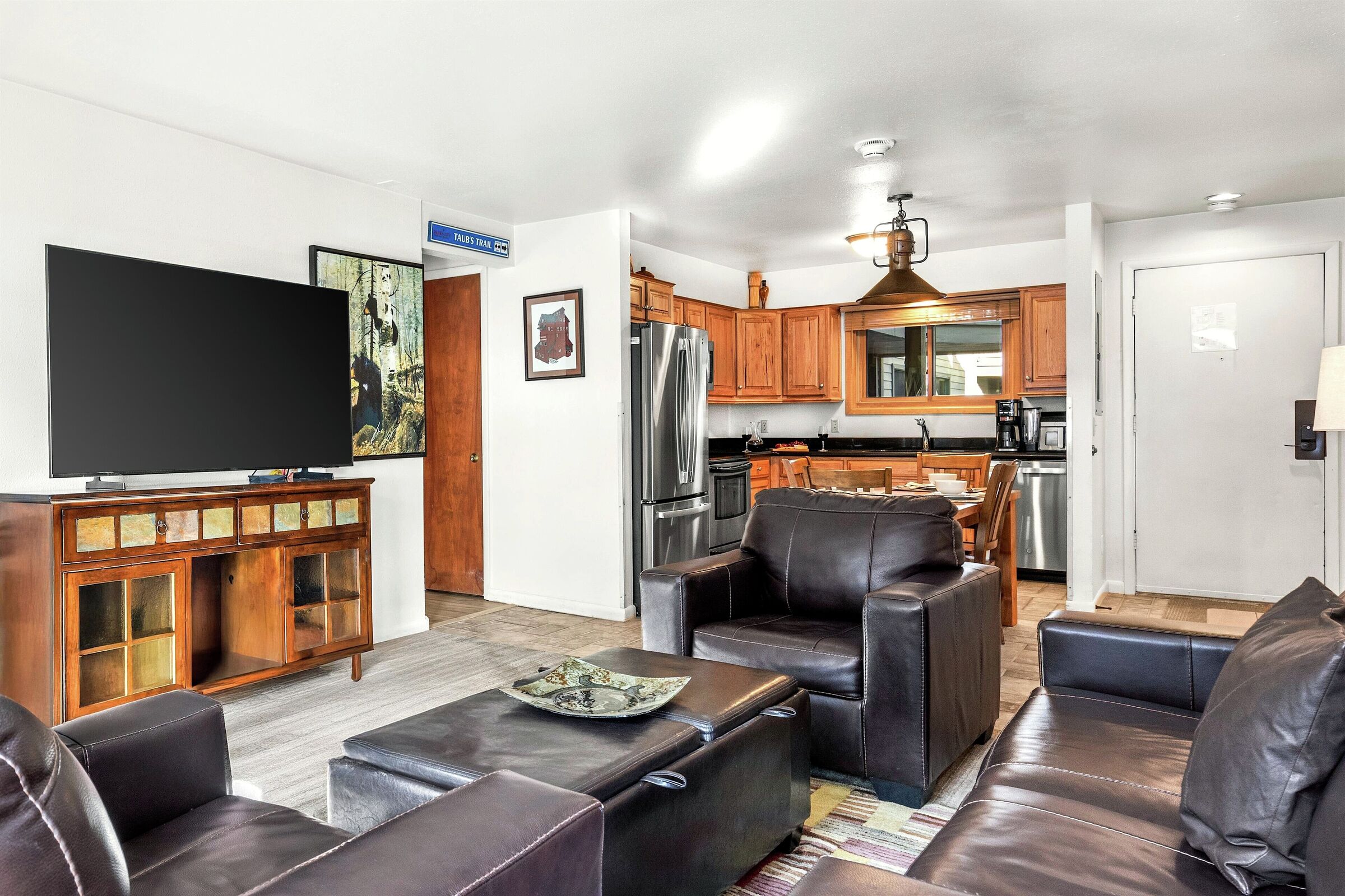 #065 - Living Area, Dining Area & Kitchen