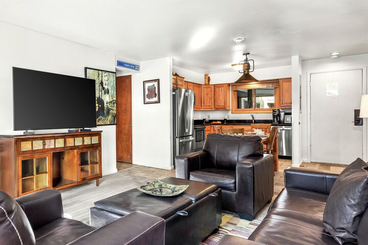 #065 - Living Area, Dining Area & Kitchen