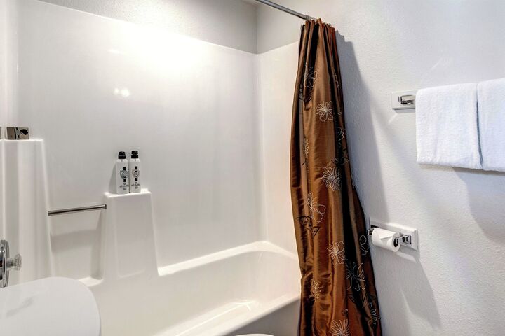 #152 - Loft Bathroom