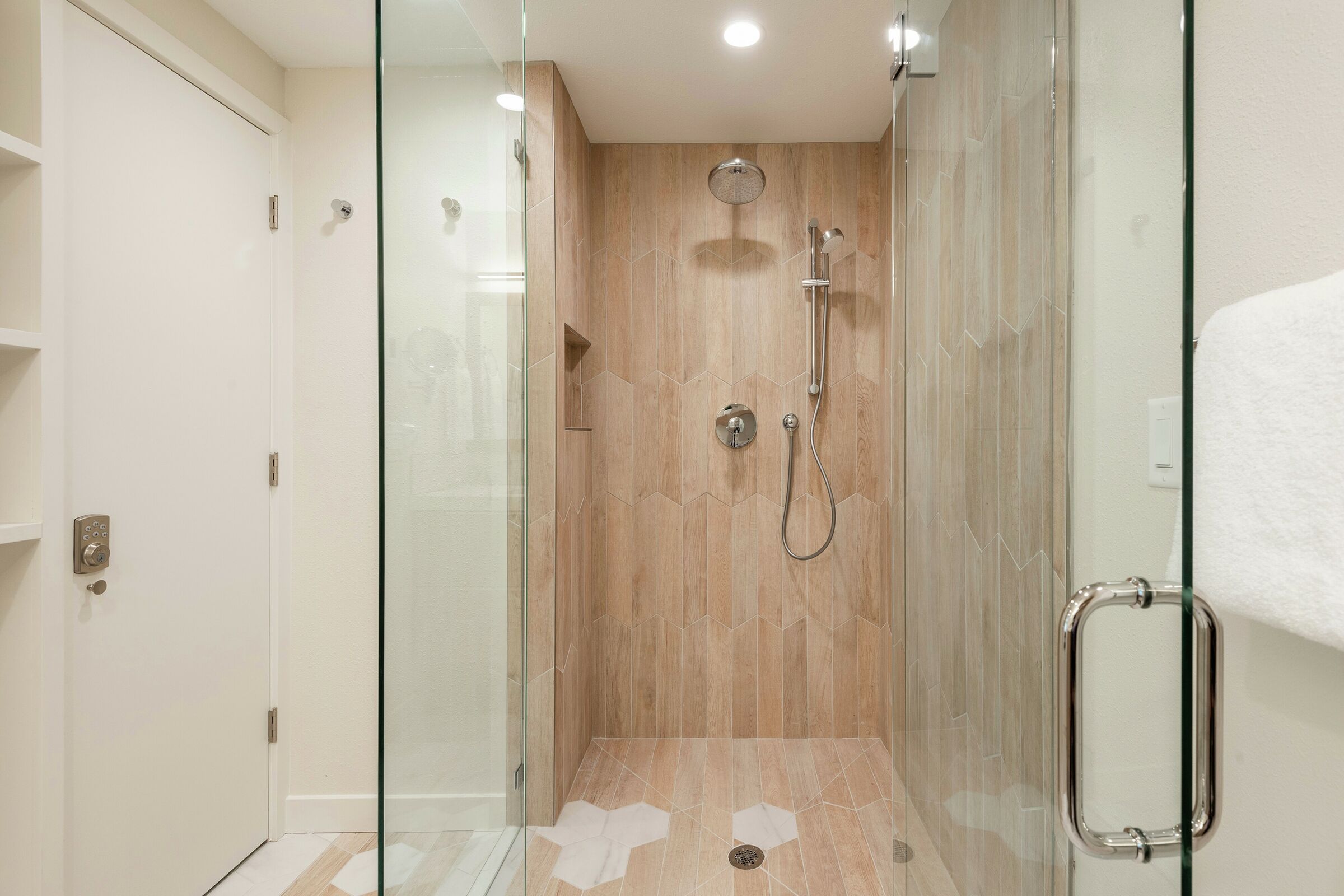 #024 - Master Ensuite Bathroom