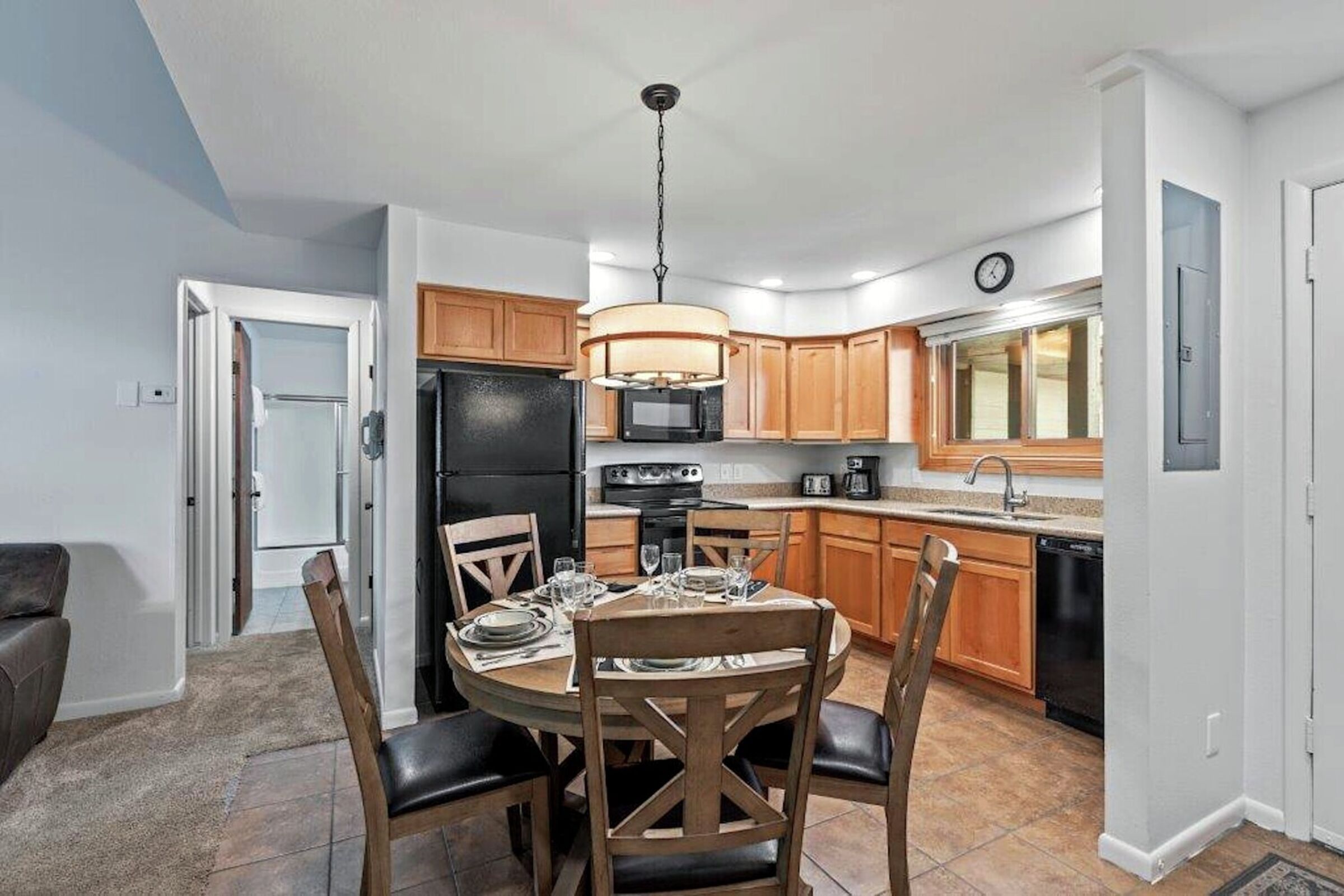 Dining Area & Kitchen