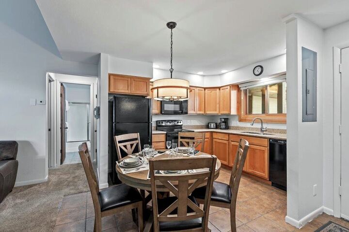 #079 - Dining Area & Kitchen