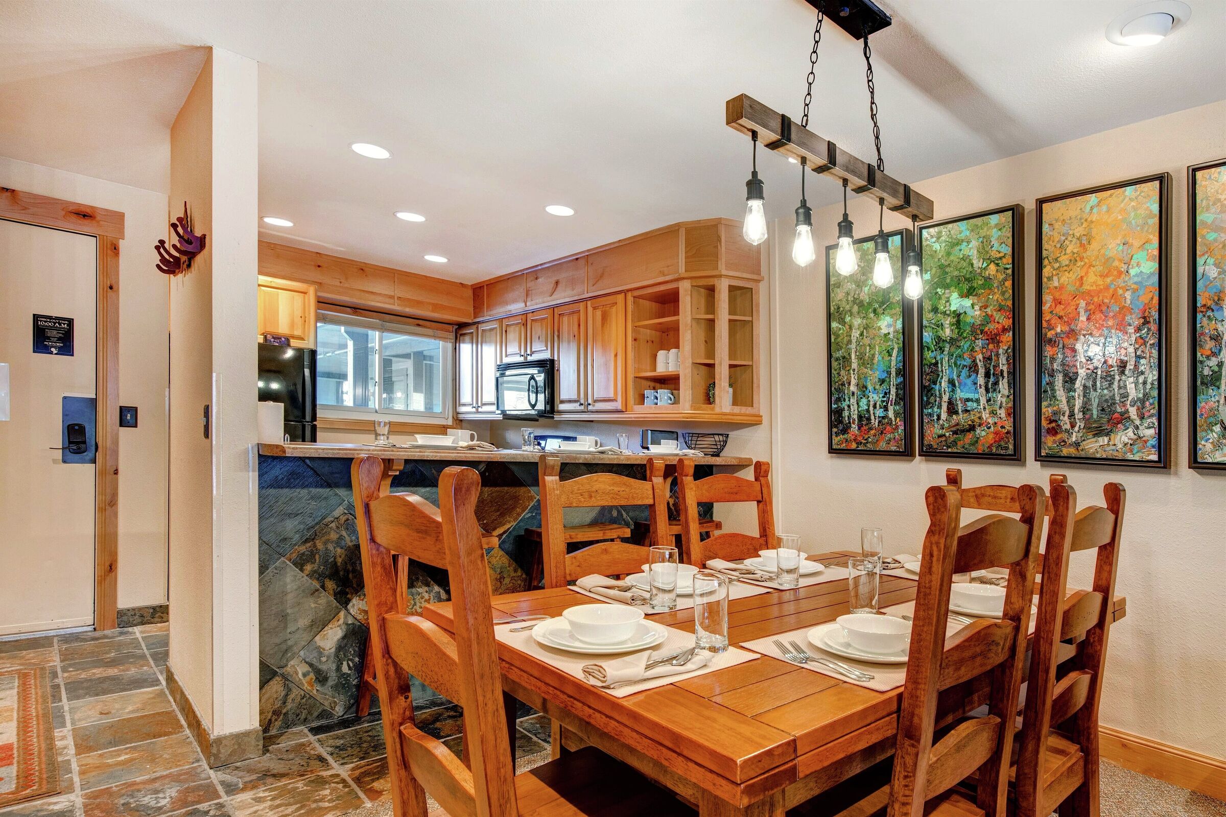 Dining Area & Kitchen