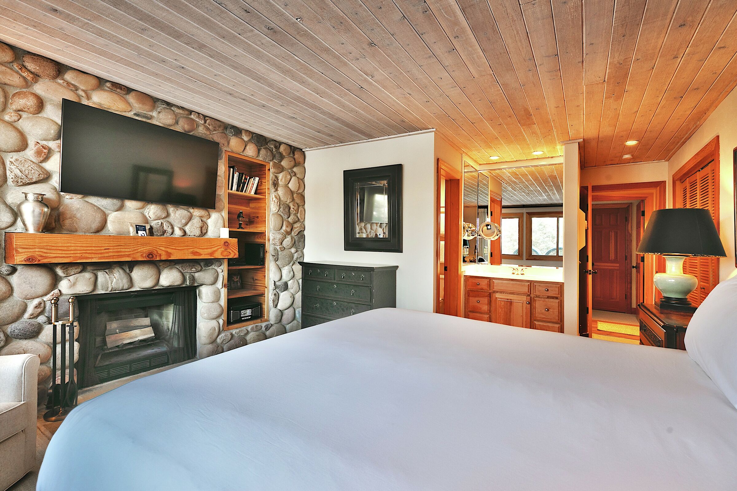 #003 - Master Bedroom