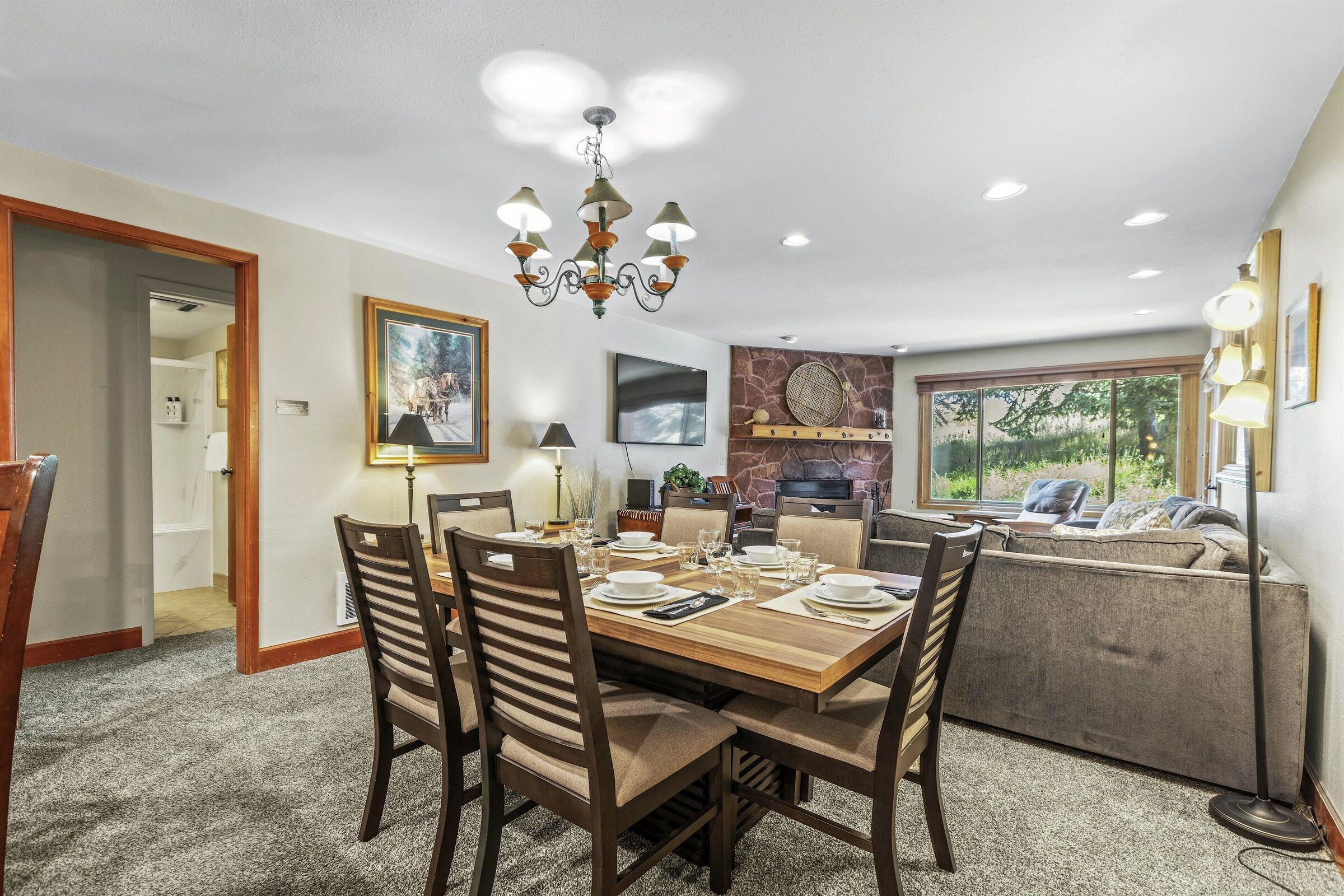 #007 - Dining Area