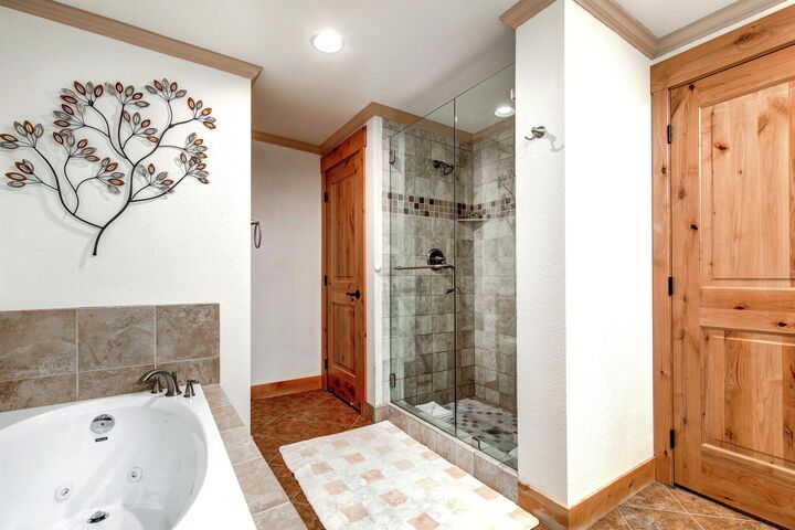 #043 - Master Ensuite Bathroom