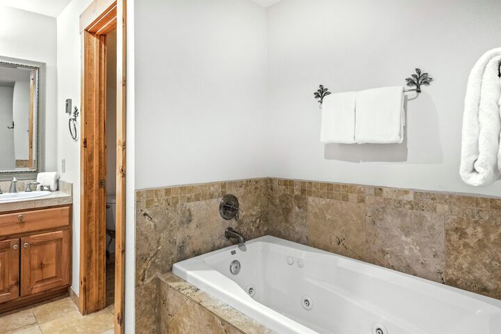 #014 - Master Ensuite Bathroom