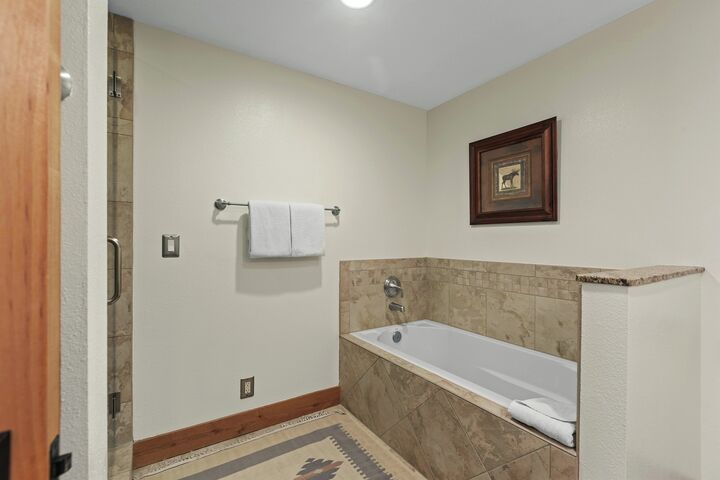 #054 - Master Ensuite Bathroom