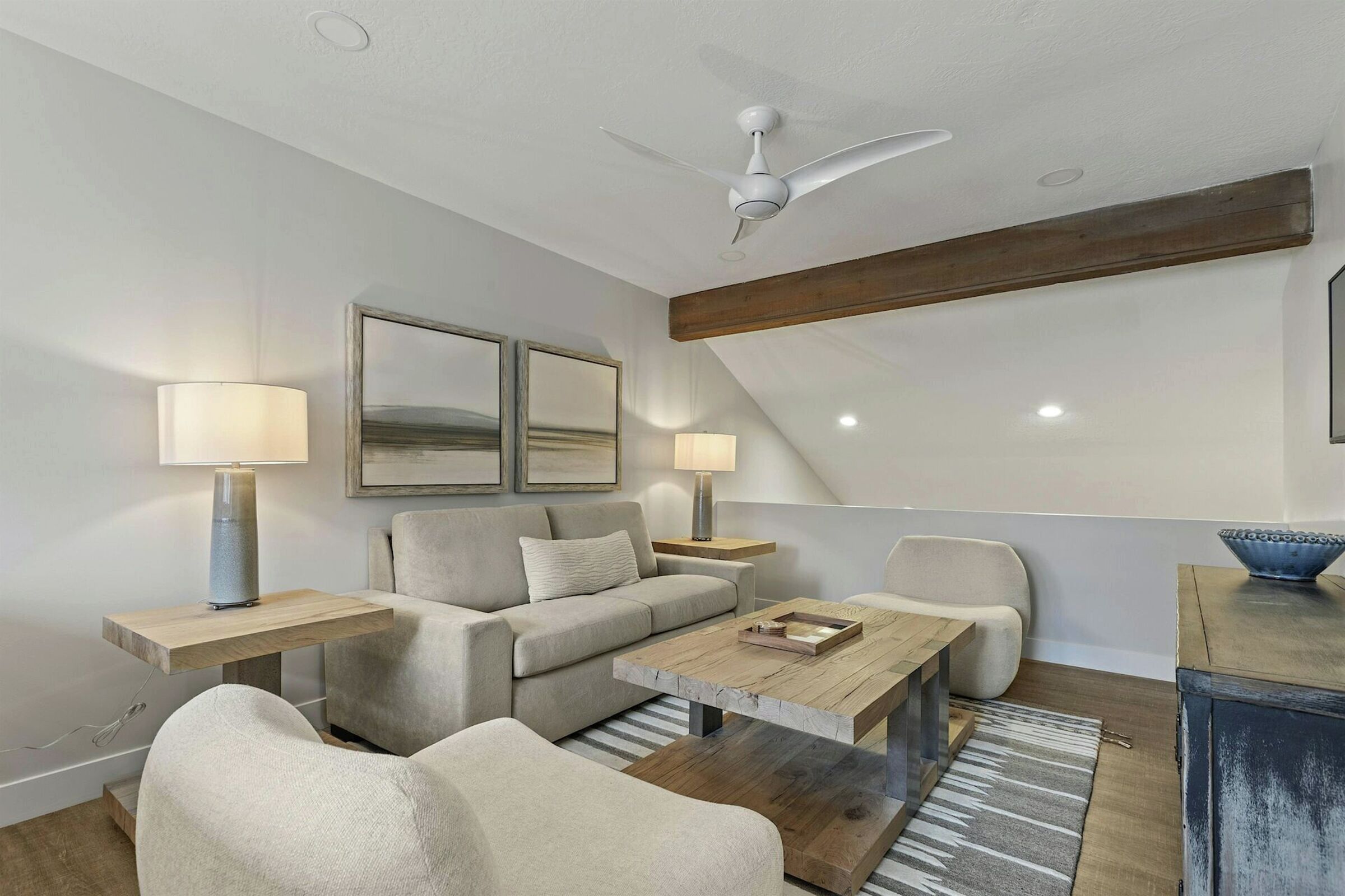 #078 - Loft Living Area