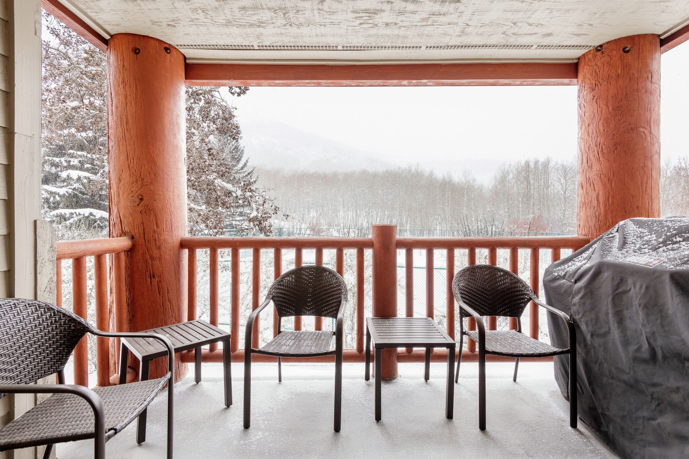 #025 - Balcony with BBQ