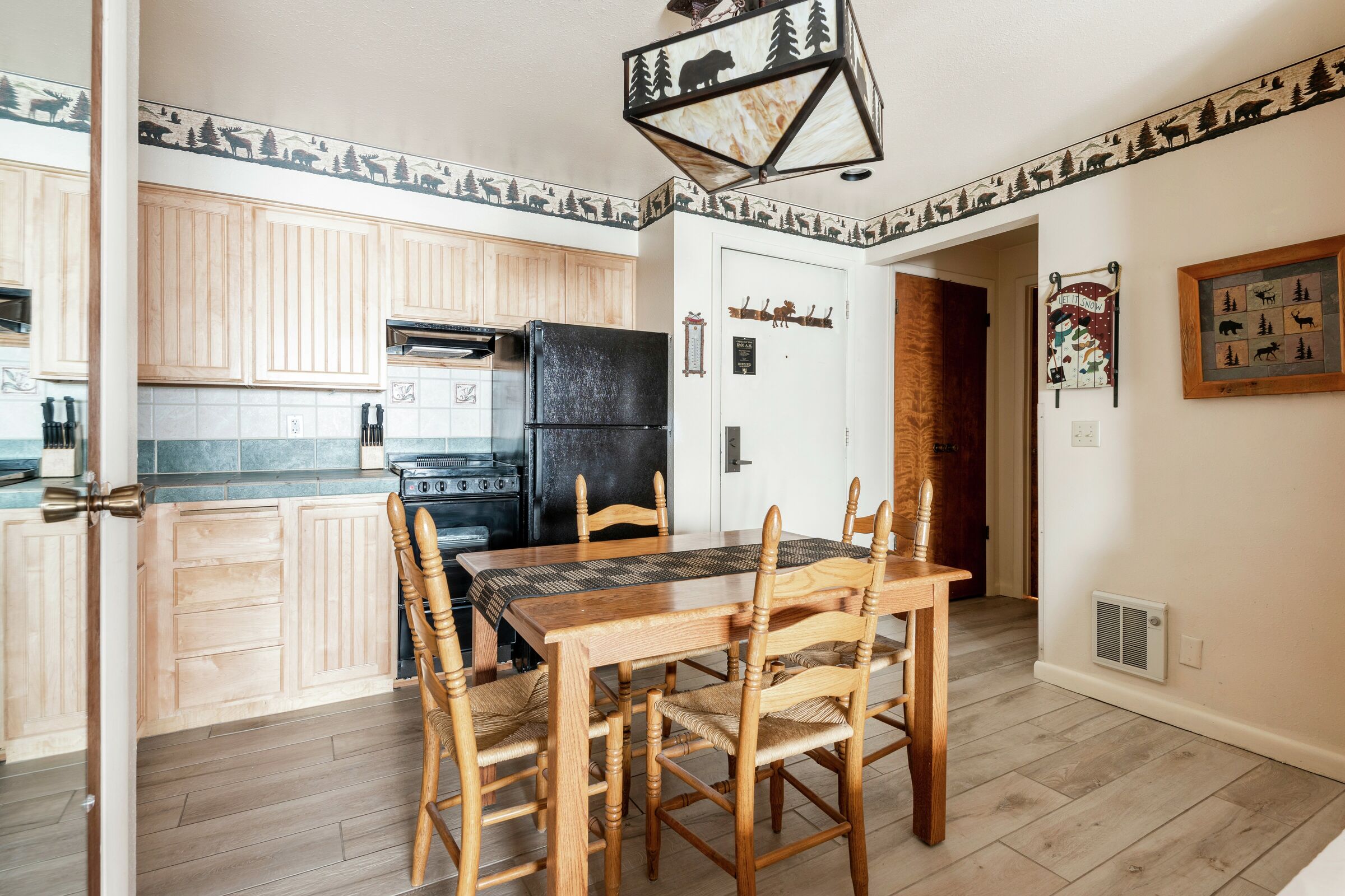 #025 - Dining Room