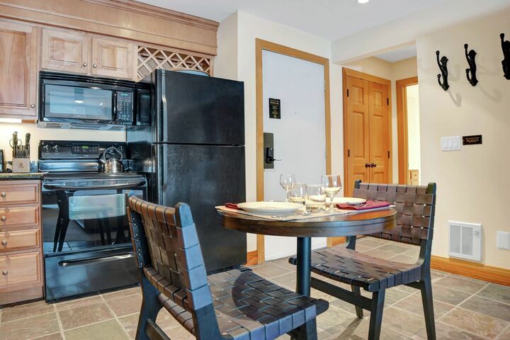 #011 - Dining Area & Kitchen