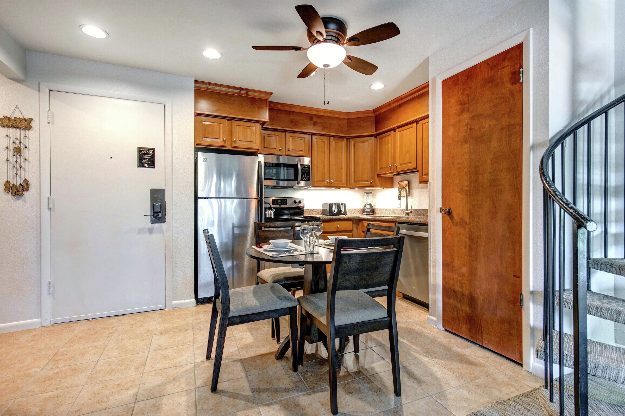 Dining Area & Kitchen