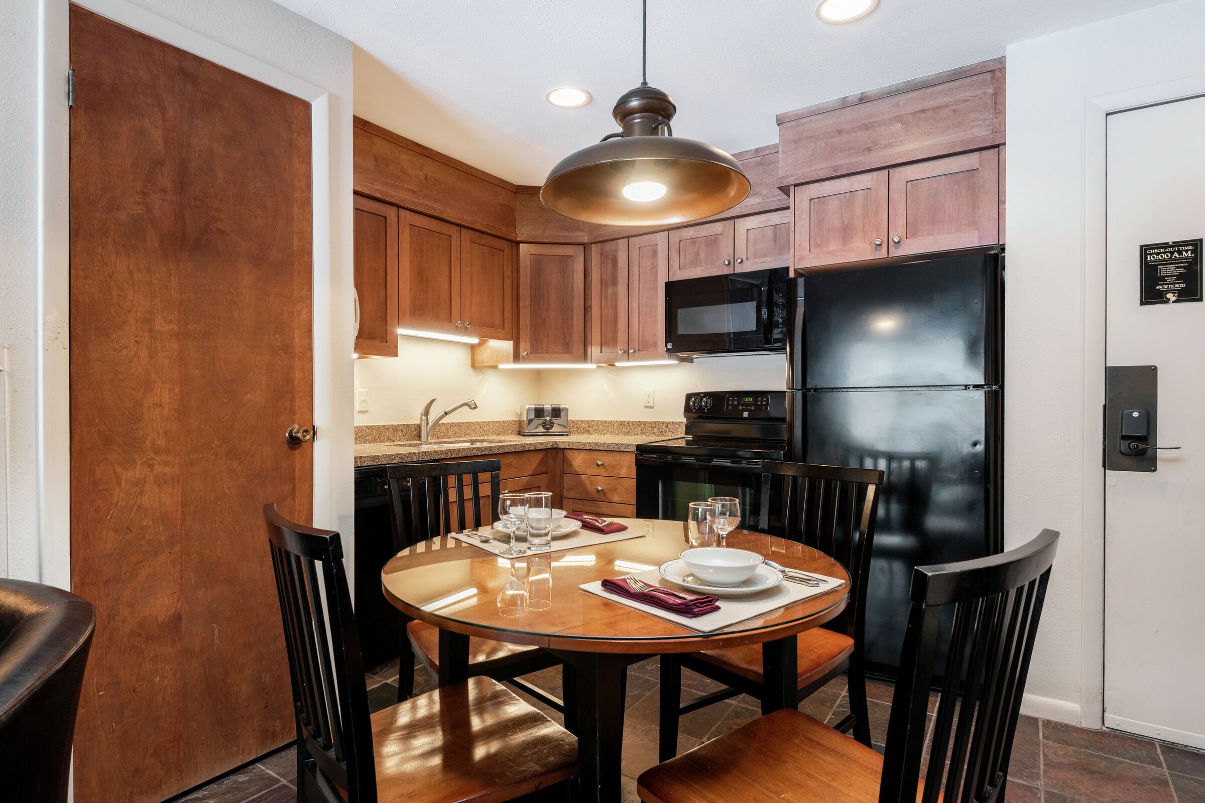 #039 - Dining Room & Kitchen