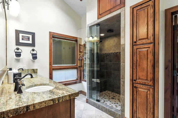 #2919 - Master Ensuite Bathroom