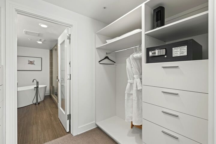 #203/204 - Master Walk-in Closet