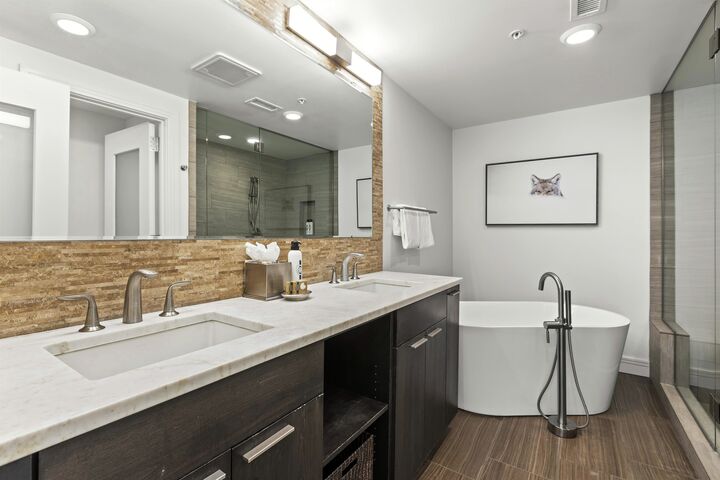 #203/204 - Master Ensuite Bathroom
