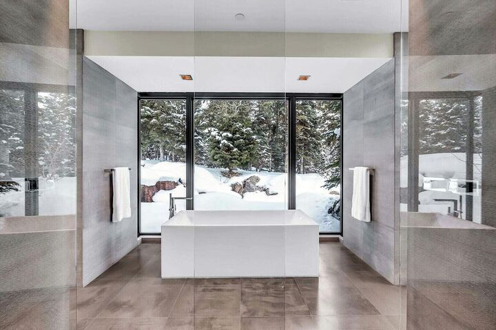 4 Bdrm 4 Bath HT & Pool - Master Ensuite Bathroom