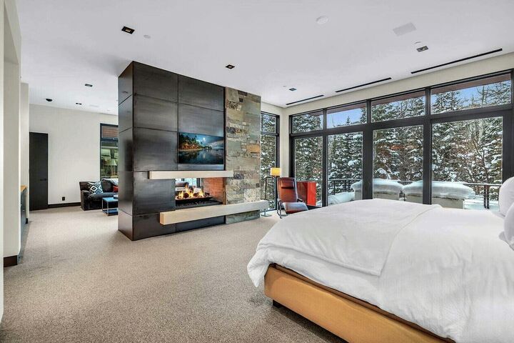 4 Bdrm 4 Bath HT & Pool - Master Bedroom