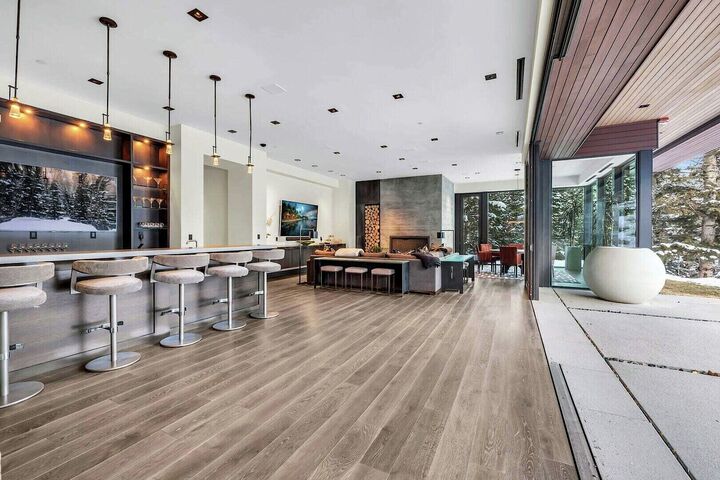 4 Bdrm 4 Bath HT & Pool - Ground Floor Wet Bar & Living Area