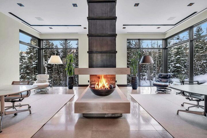 4 Bdrm 4 Bath HT & Pool - Lounge Area