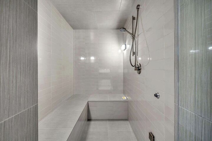 4 Bdrm 4 Bath HT & Pool - Bathroom