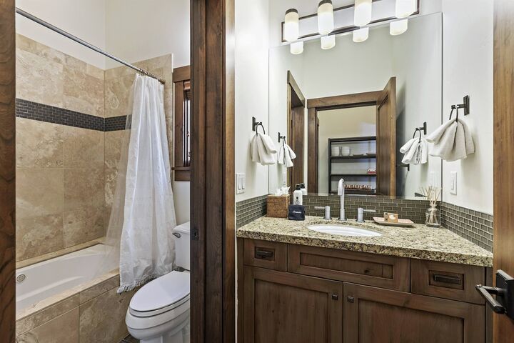 2 Bdrm 2 Bath HT Premier - Bathroom