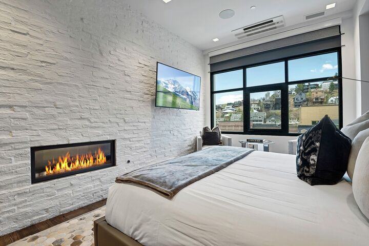 #33 - Mountain Luxe Retreat - Master Bedroom