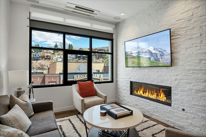 #33 - Mountain Luxe Retreat - Living Area